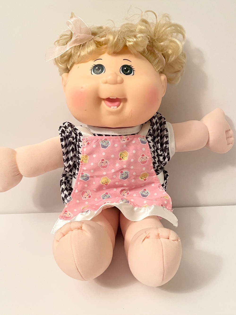 Cabbage Patch Kids 2020 Blonde Curly Hair Doll Cupcake Dress Jazwares